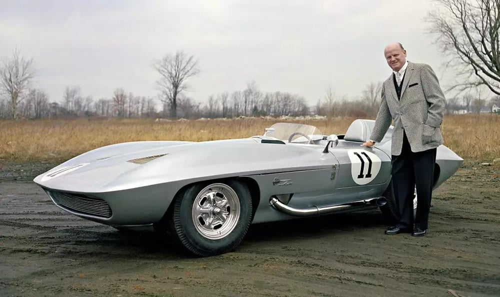 1959-Chevrolet-Stingray-Racer-with-Bill-MItchell-1000 px