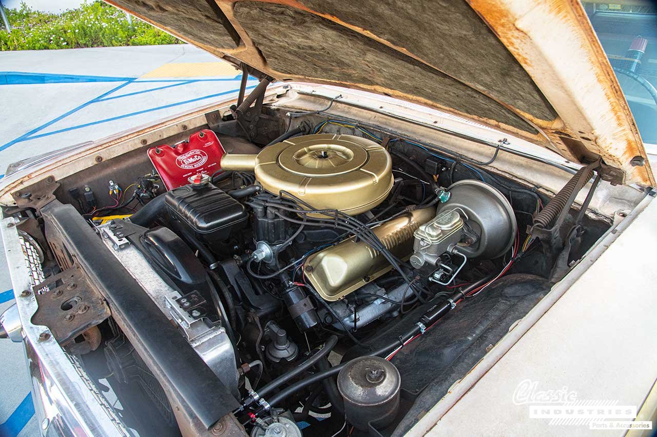 1963_Ford_Sountry_Squire_Wagon_Engine
