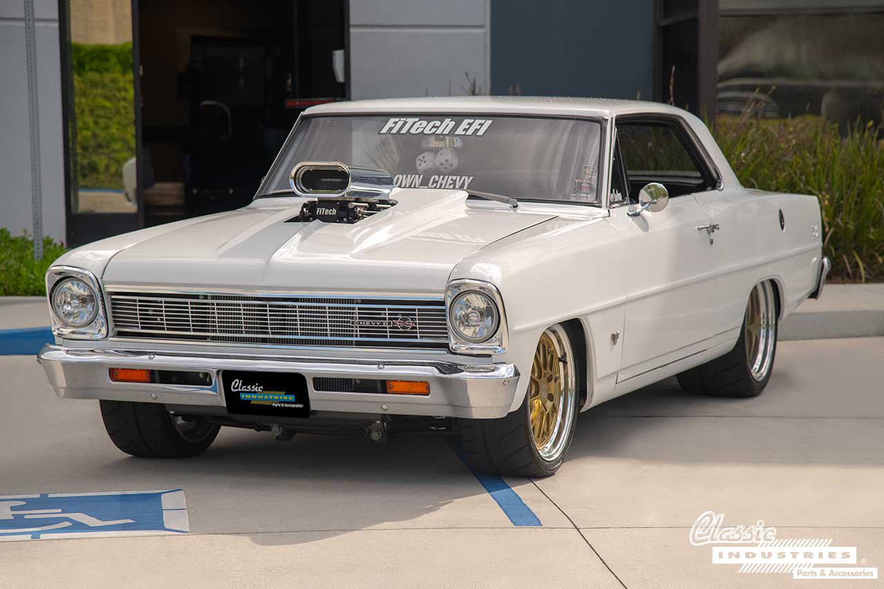 1966_Chevy_II_Nova_White_Lead_Photo