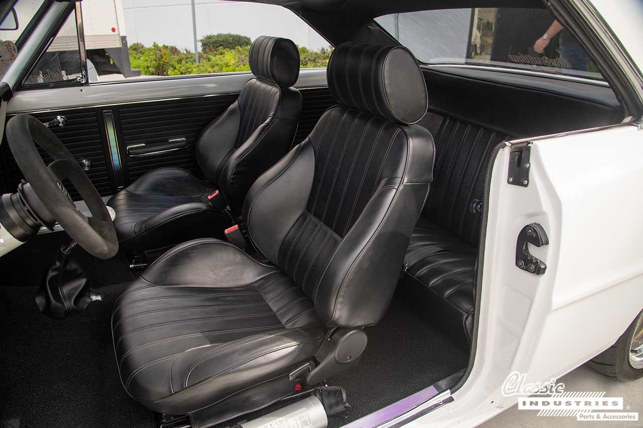 1966_Chevy_II_Nova_White_Seats