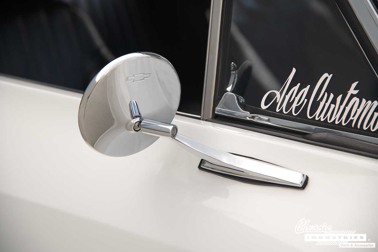 1966_Chevy_II_Nova_White_Super_Sport_Emblem