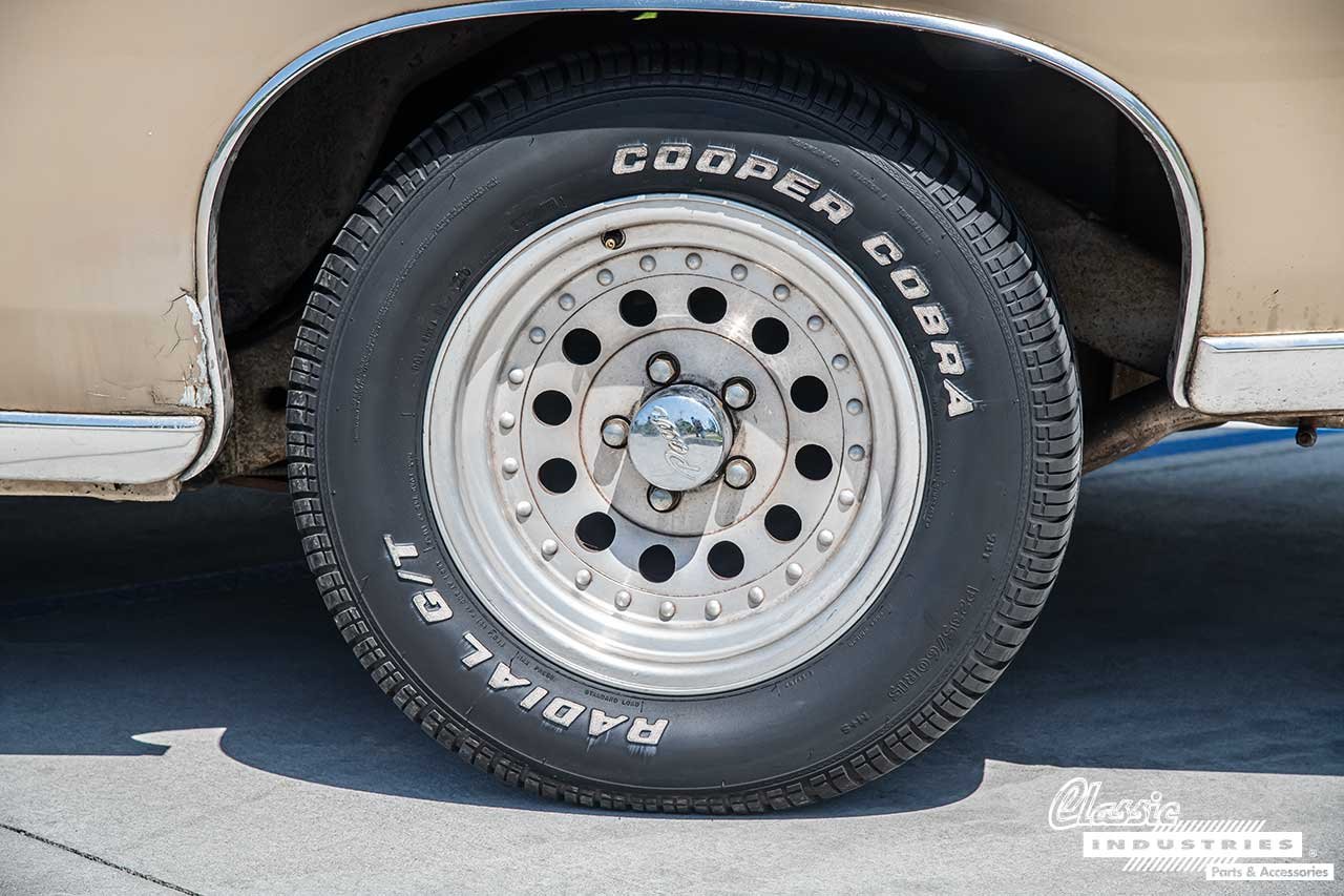 1968-Galaxie-front-wheel