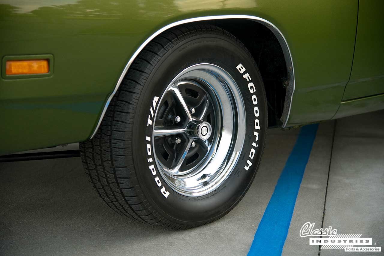 1969_Dodge_Suoer_Bee_F8_Green_Driver_Side_Front_Wheel_and_Tire