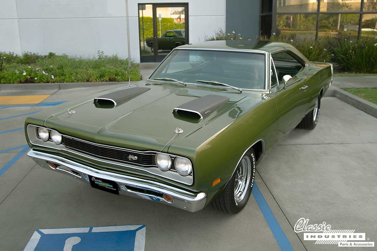 1969_Dodge_Super_Bee_F8_Green_Three_Fourth_Front