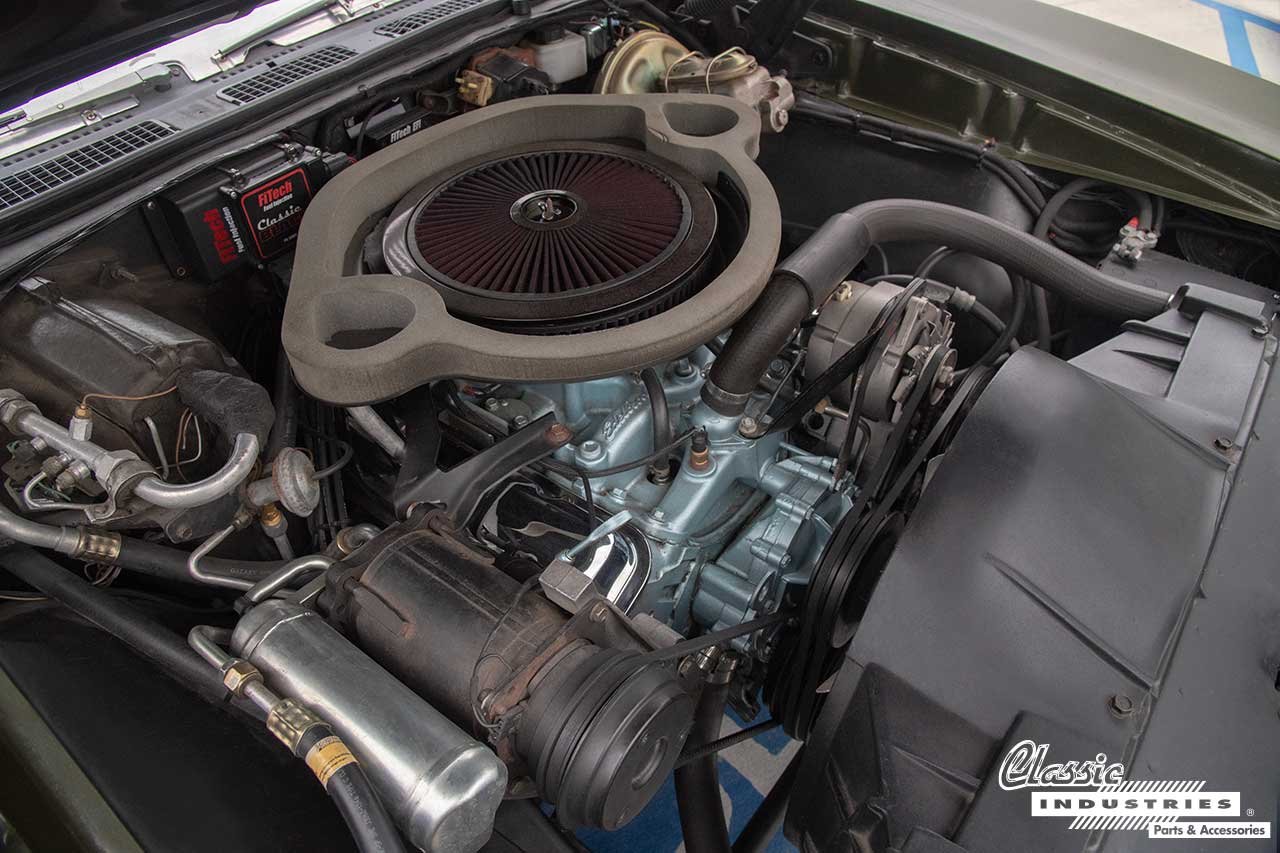 1969_Pontiac_GTO_Verdug_Green_Engine