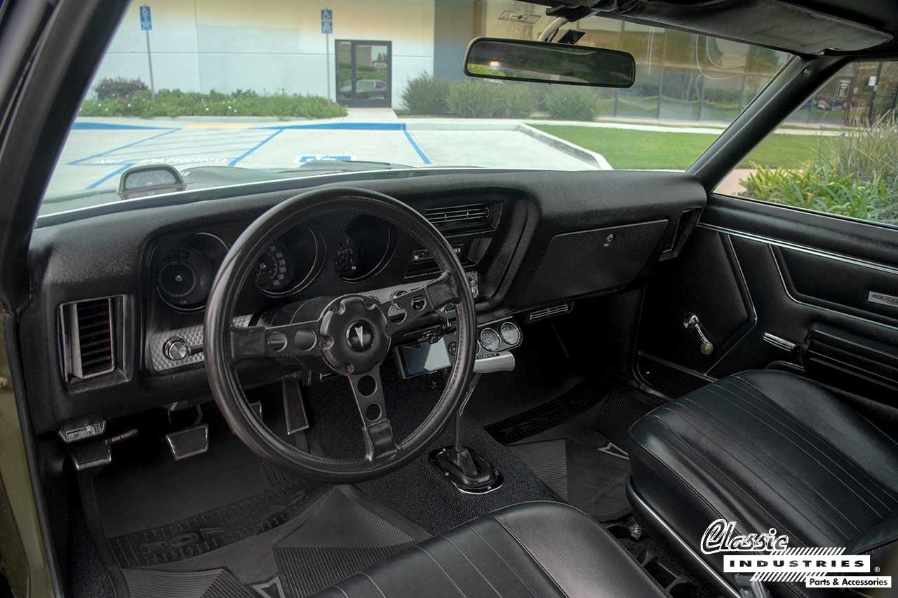 1969_Pontiac_GTO_Verdugo_Green_Interior