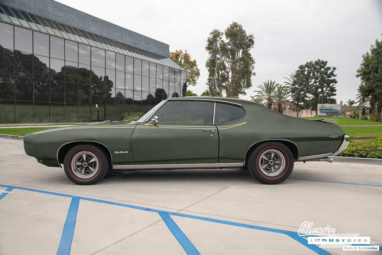1969_Pontiac_GTO_Verdugo_Green_Side_View