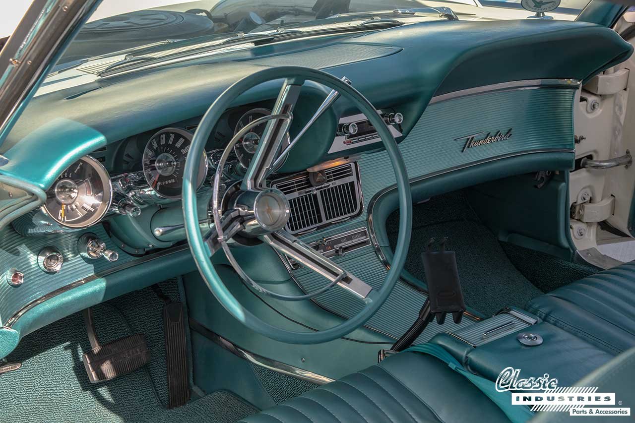 61_Ford_Thuderbird_Cream_Dash
