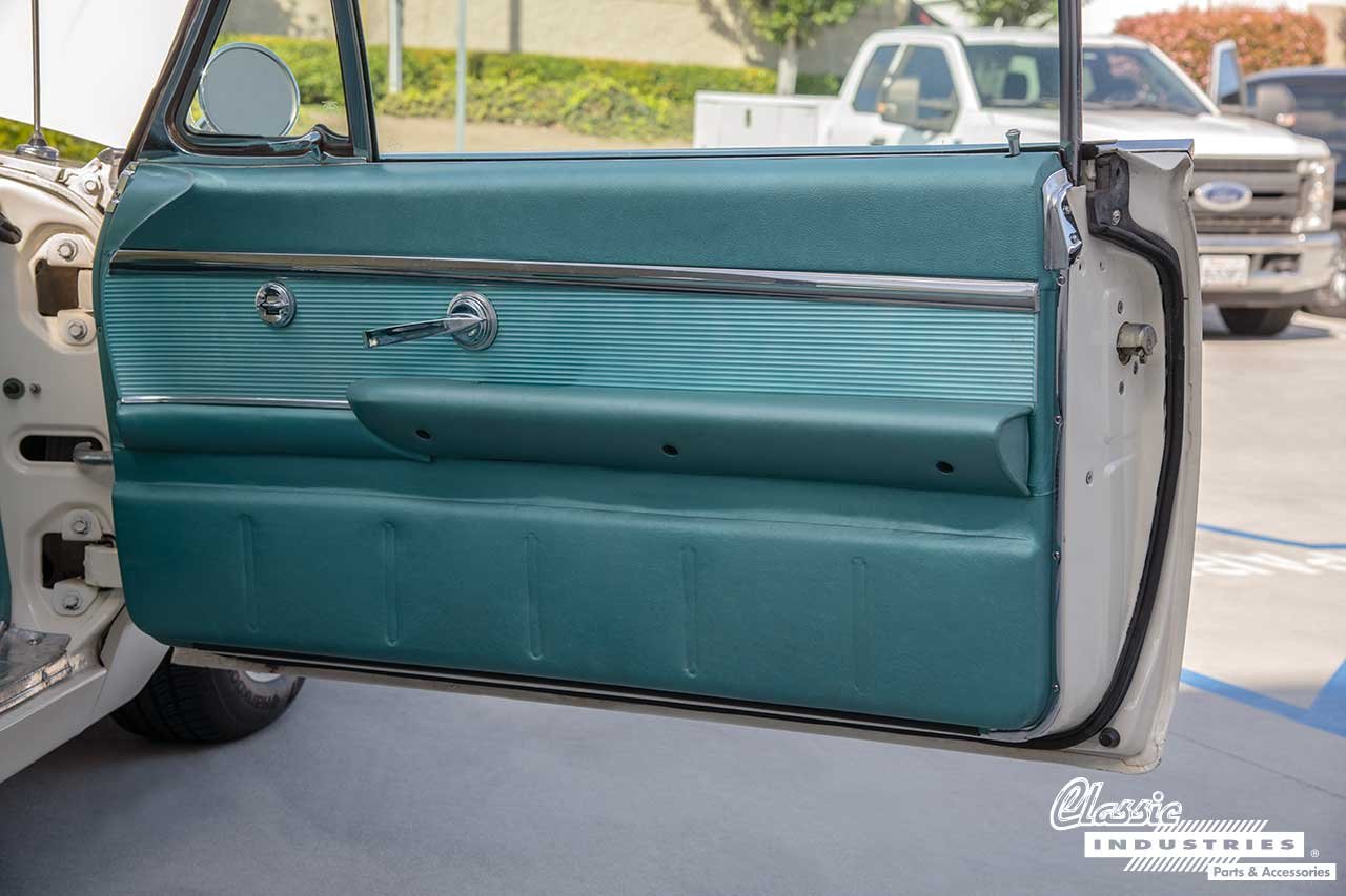 61_Ford_Thunderbird_Cream_Door_Panel