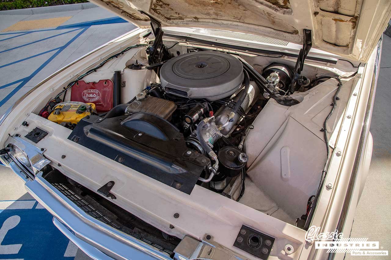 61_Ford_Thunderbird_Cream_Engine