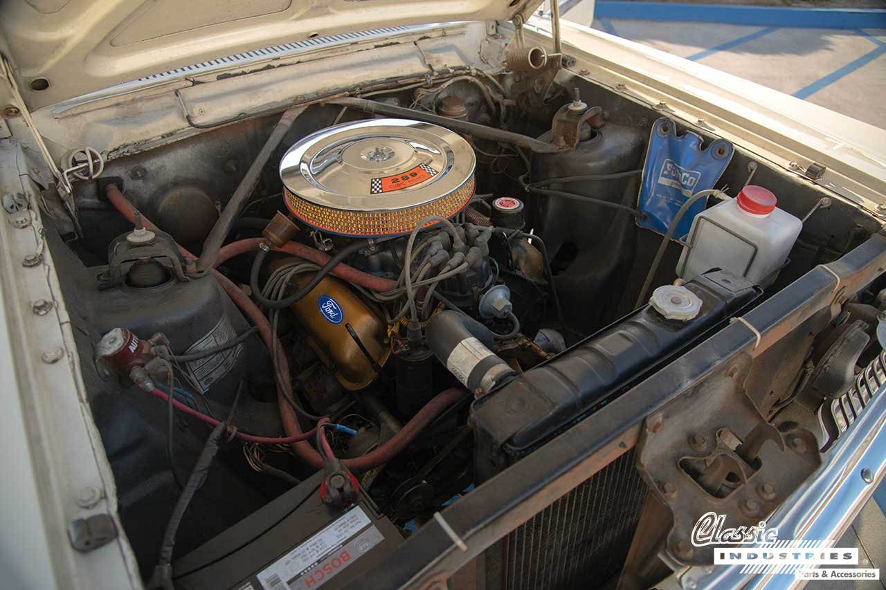 65_Ford_Fairlane_White_Engine