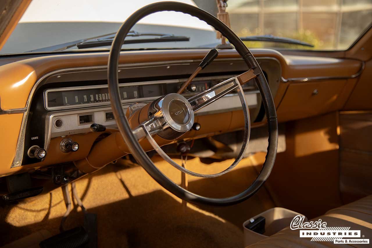 65_Ford_Fairlane_White_Steering_Wheel_Dash