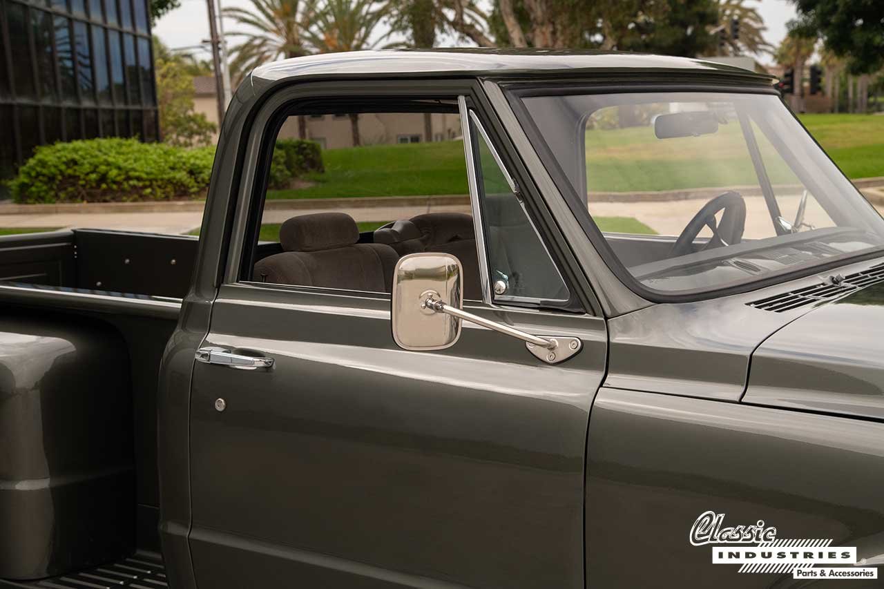 68_GMC_Stepside_Green_Mirror