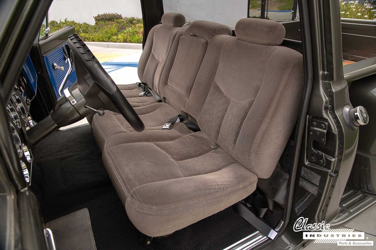 68_GMC_Stepside_Green_Seats