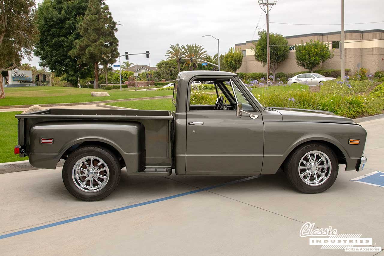 68_GMC_Stepside_Green_Side_View