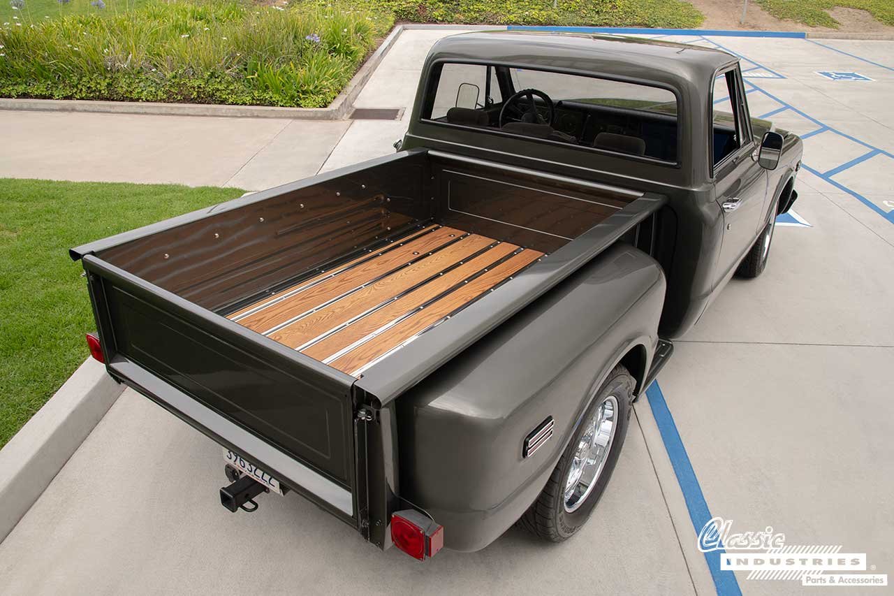 68_GMC_Stepside_Green_Three_Fourth_Rear_and_Bed