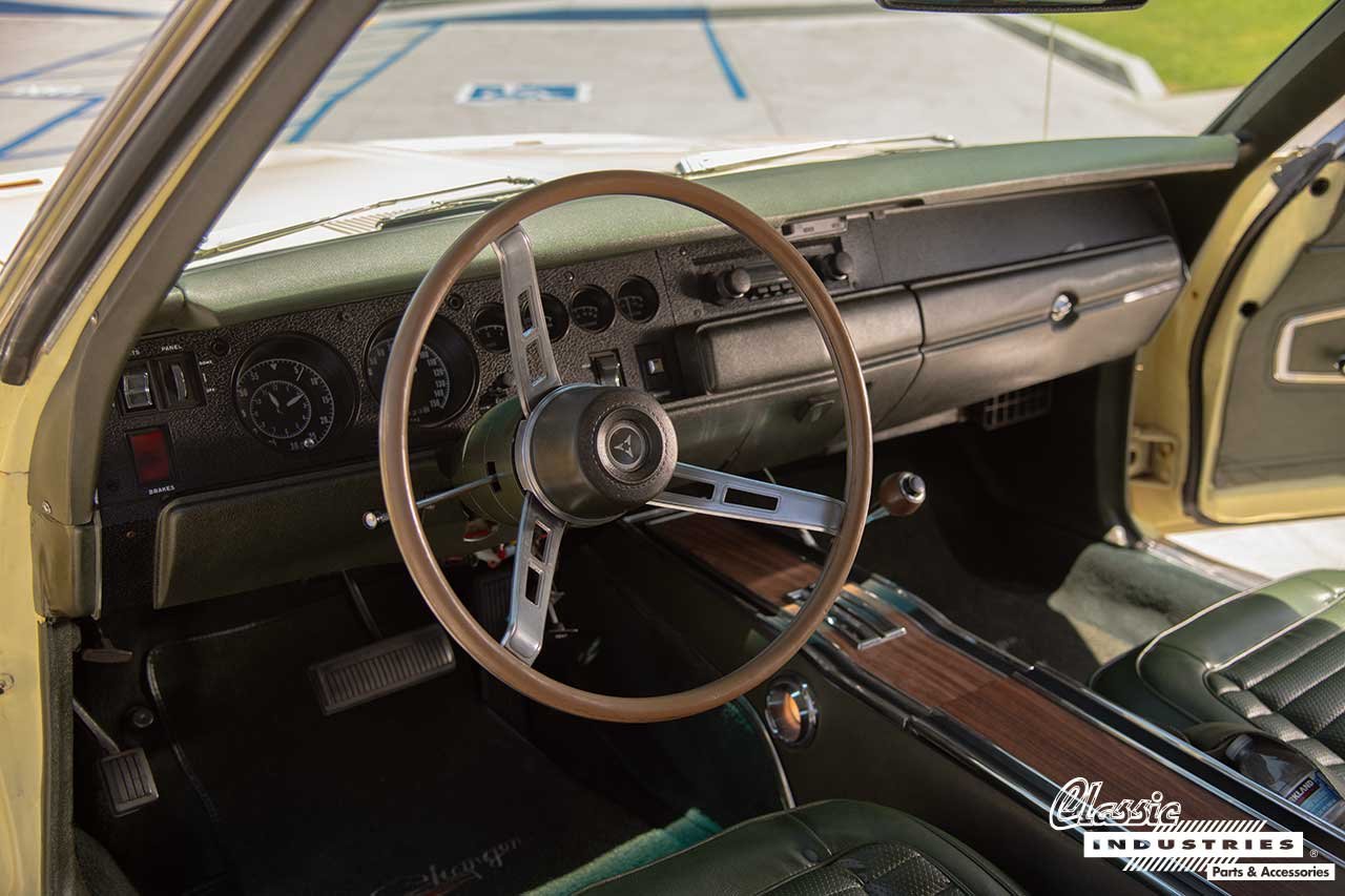 70_Charger_Cream_Yellow_Steering_Wheel