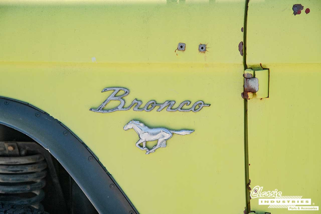 71_Branco_Lime_Bronco_Logo