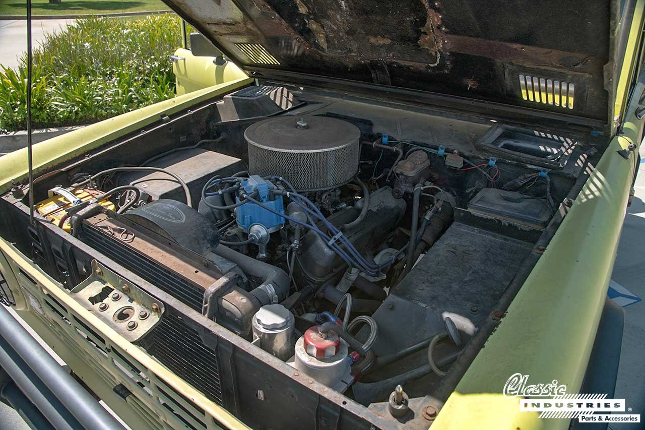 71_Bronco_Lime_Engine