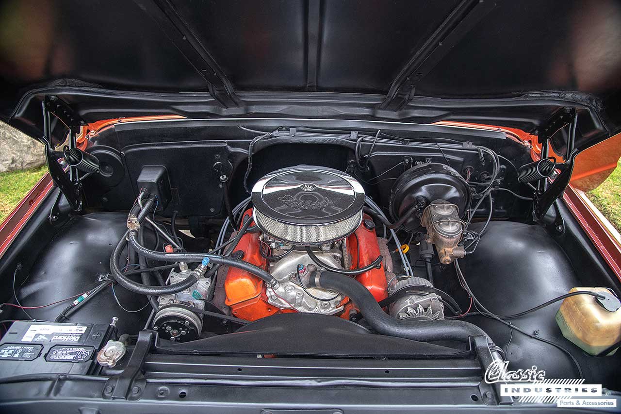 72_Chevy_Suburban_Engine