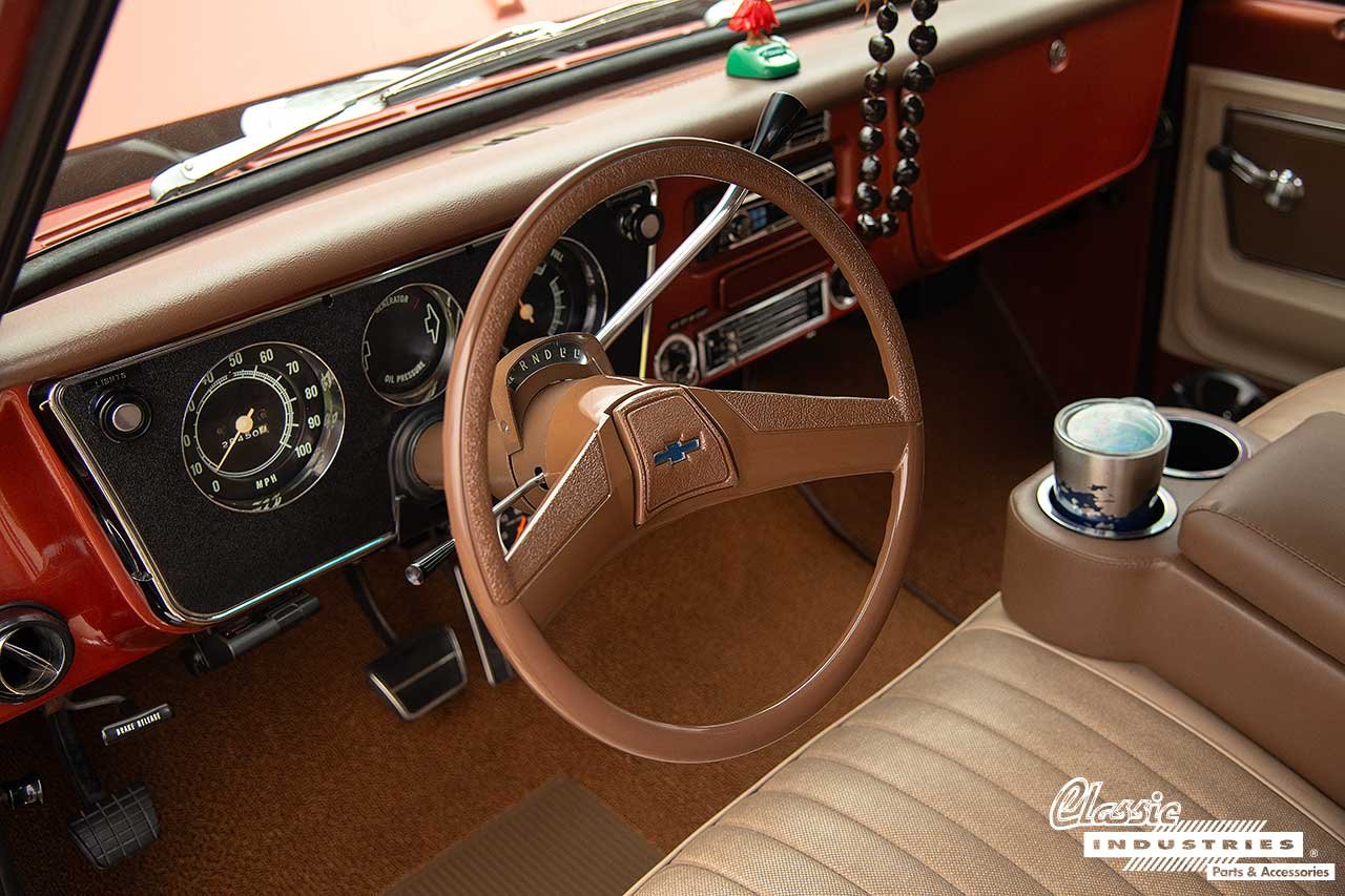 72_Chevy_Suburban_Steering_Wheel_and_Dash