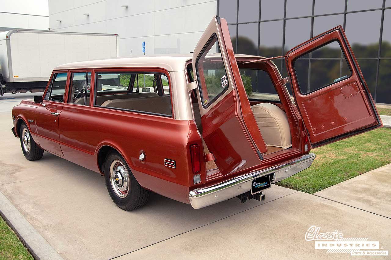 72_Chevy_Suburban_Three_Quarter_rear_Doors_Open