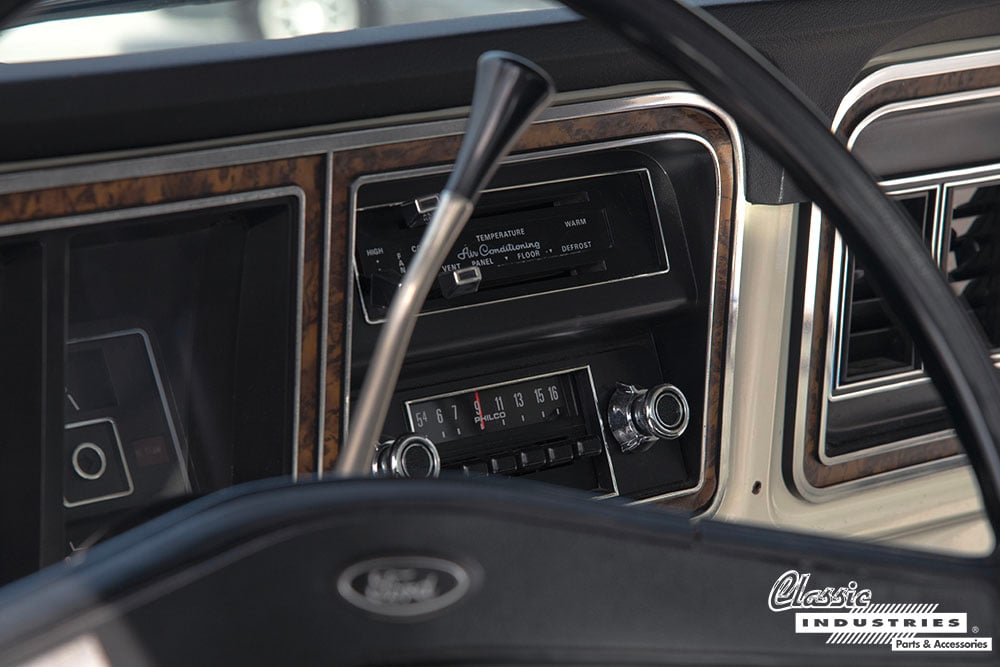 73-BlueFord_F350_AC_Part_Of_Dash copy