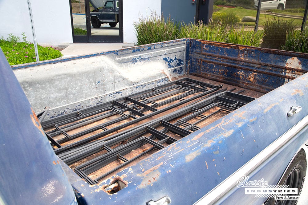 73_BlueFord_F350_Bed copy