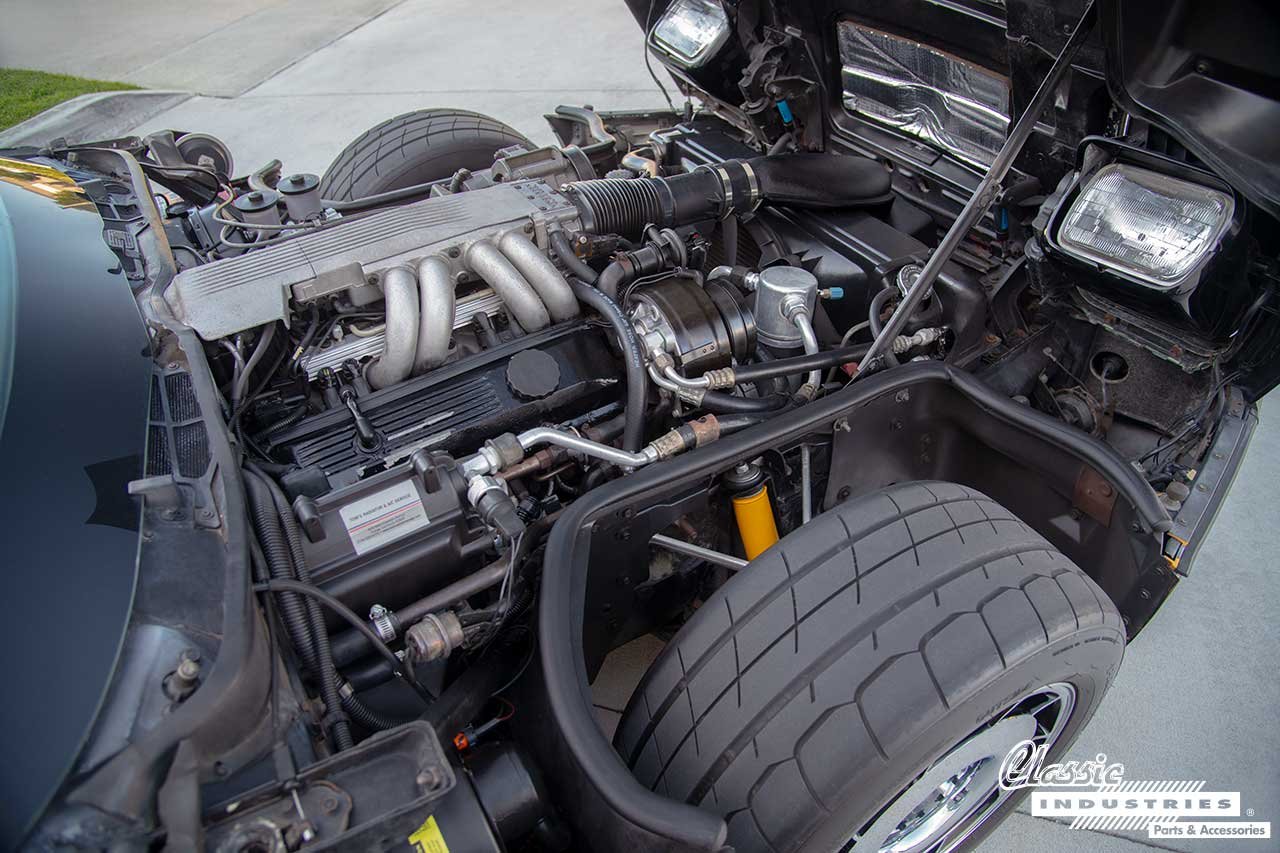85_Corvette_Fernando_Black_Silver_Engine