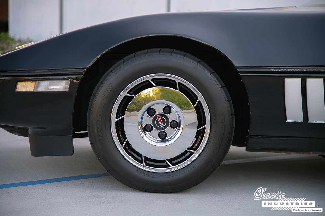 85_Corvette_Fernando_Black_Silver_Front_Wheel_Tire