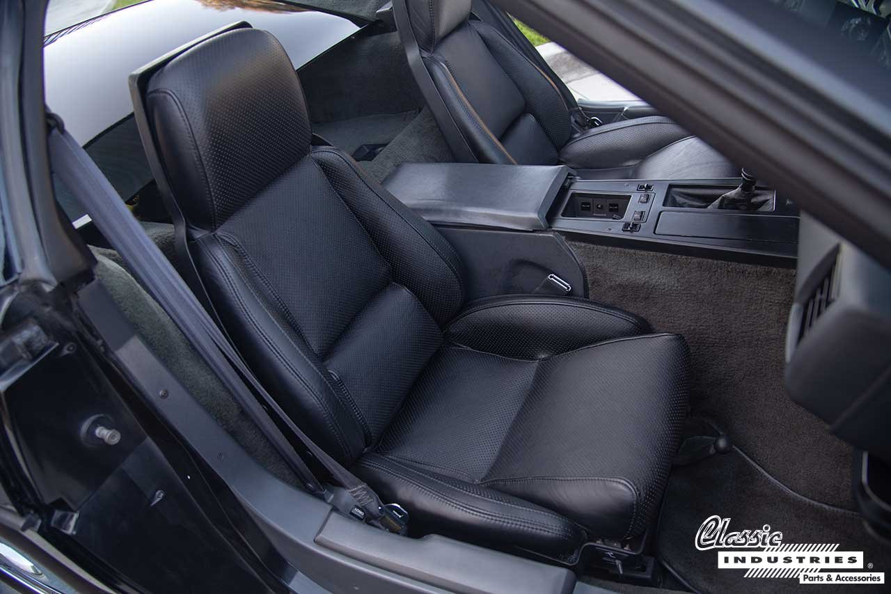85_Corvette_Fernando_Black_Silver_Seats