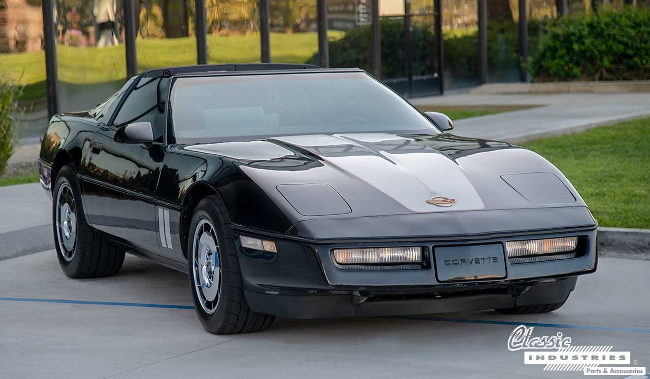 85_Corvette_Fernando_Black_Silver_Three_Fourth_Front_Lead_