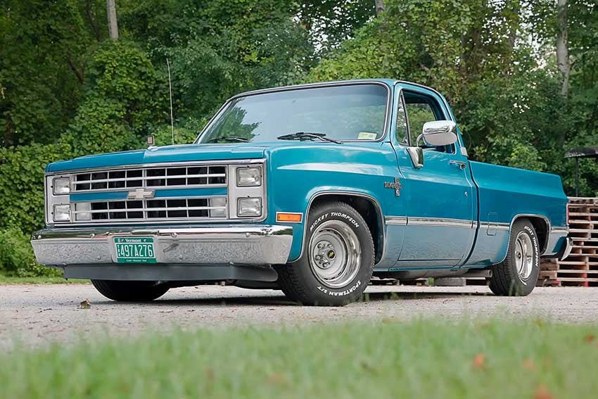 Hemmings-1987-silverado-R10-restomod-1