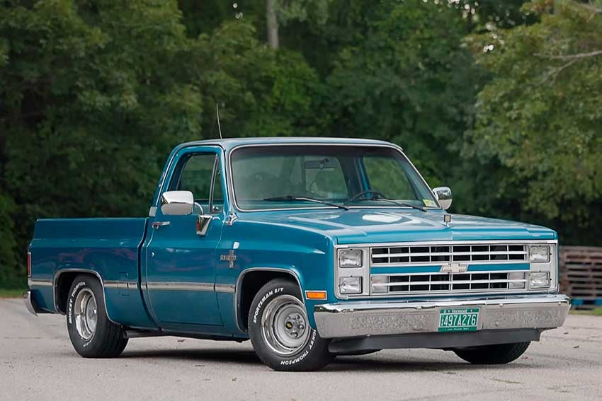 Hemmings-1987-silverado-R10-restomod-2