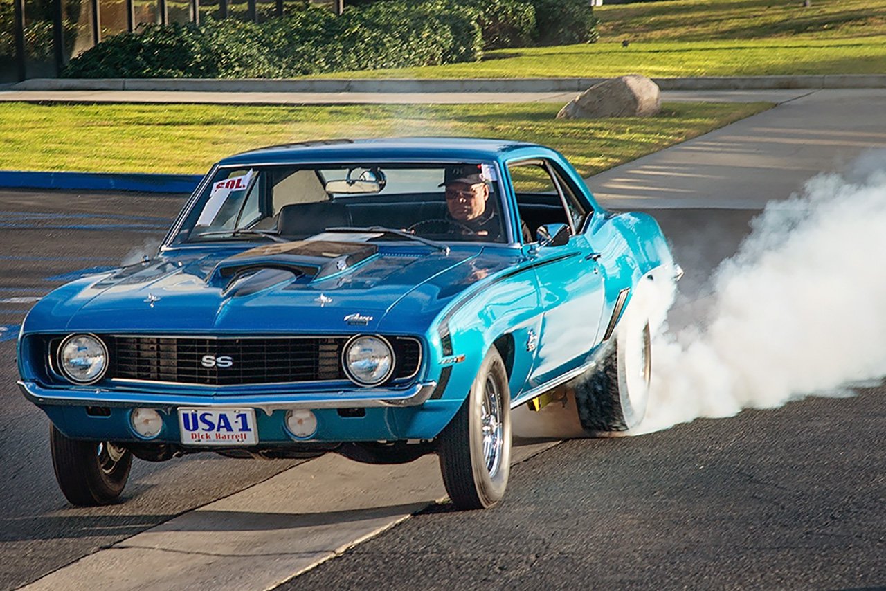dick-harrell-camaro-burnout