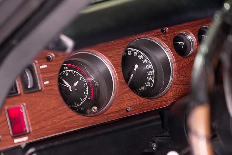 restomods-1970-charger-hemi-restoration-vs-restomod-04