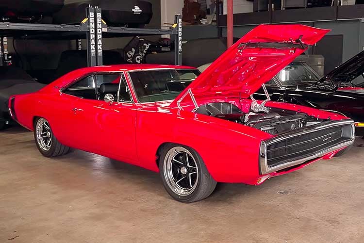 restomods-1970-charger-hemi-restoration-vs-restomod-06