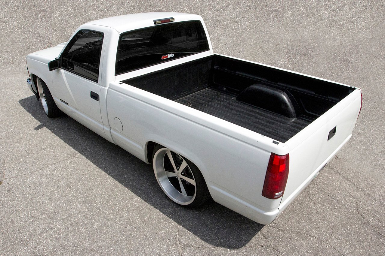 street-trucks-stella-chevy-obs-c1500-project-restomod-2