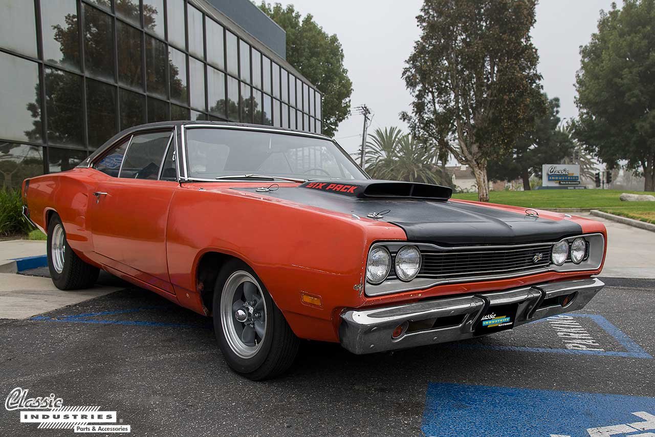 69-SuperBee-Hemi_Front-Quater