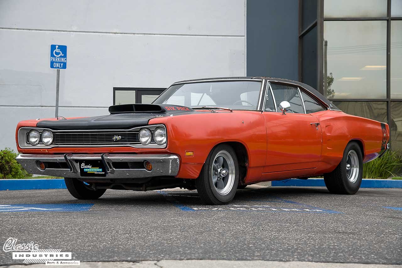 69-SuperBee-Hemi_LowQuater