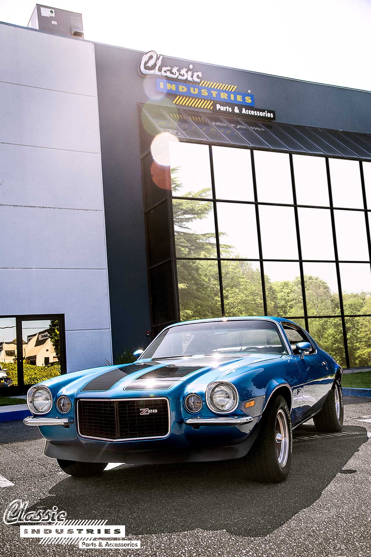 70-Camaro-Blue-BlkStripes_Building_