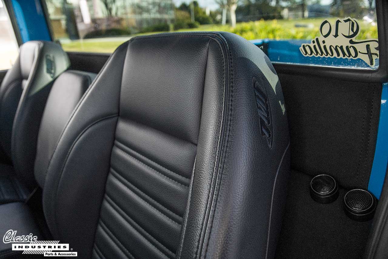 69-C10-Blue_SeatDetail