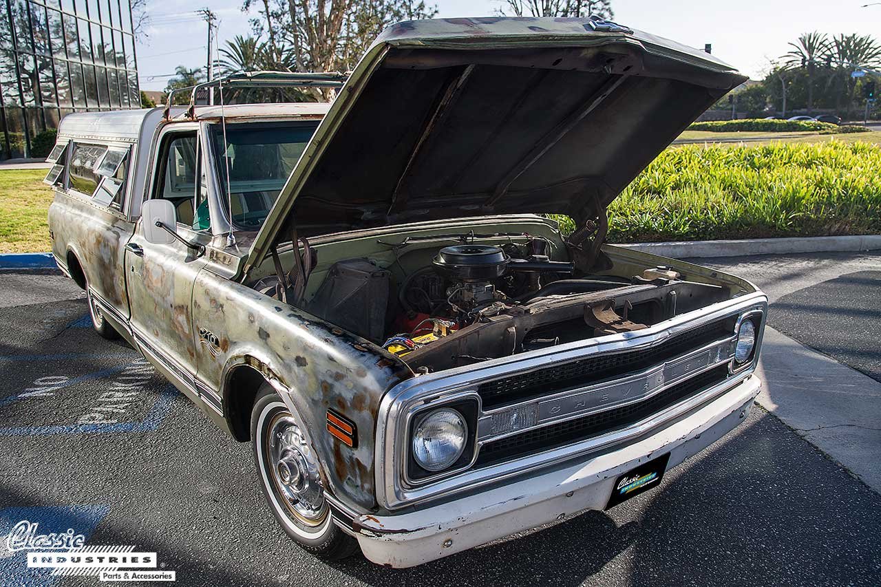 70-C10-Camper_HoodUp