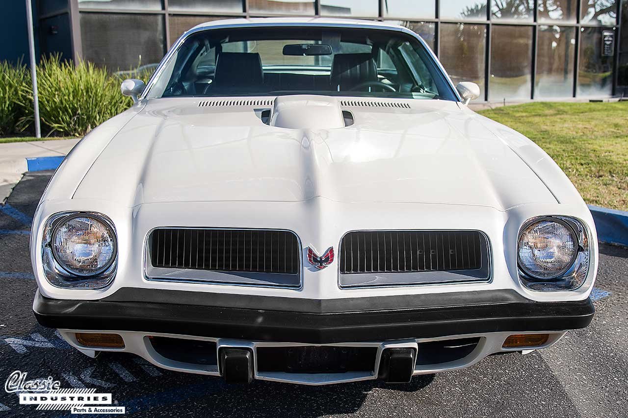 75-White-TransAM_Nose