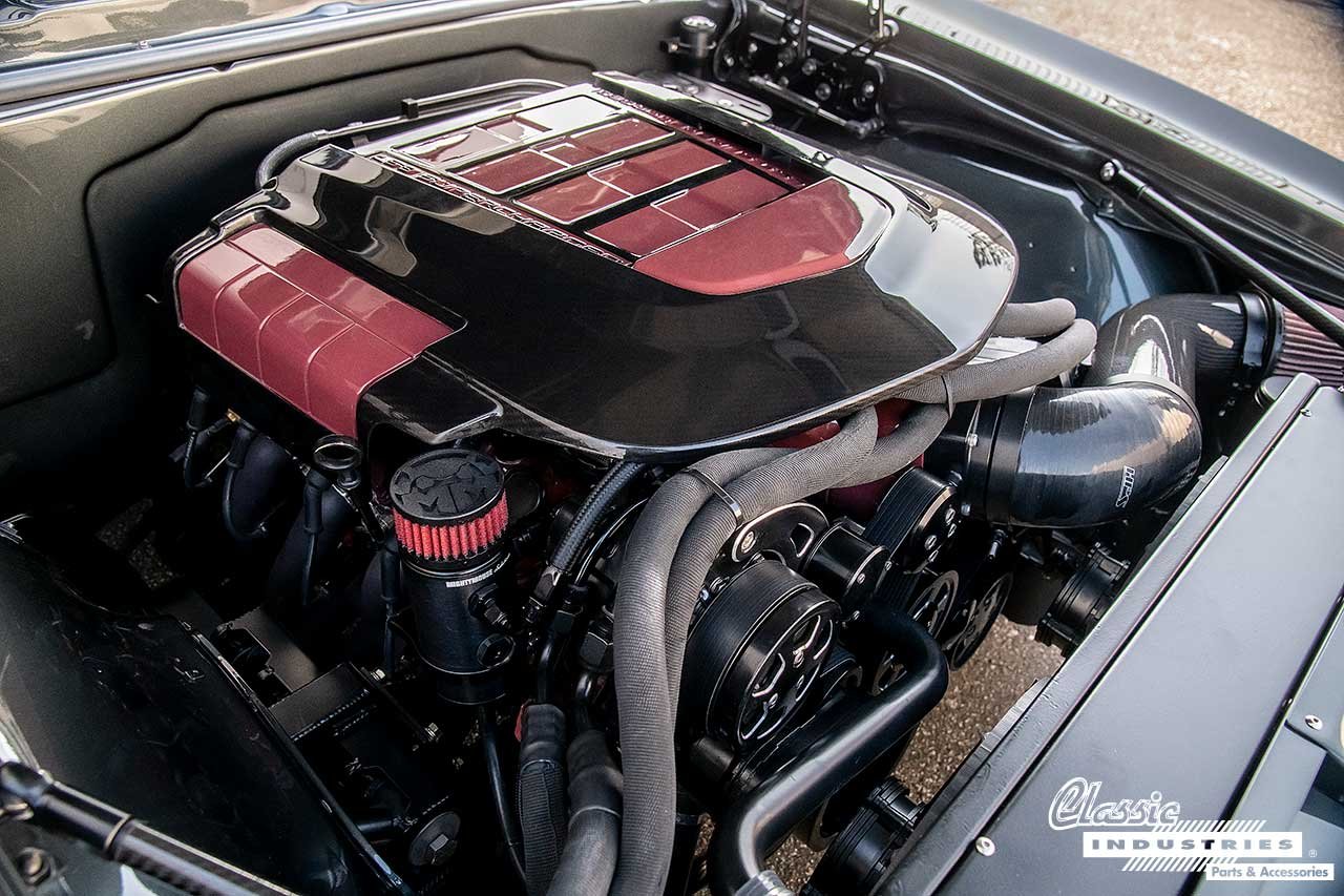 67CamaroGrayCarbonFiber_Engine