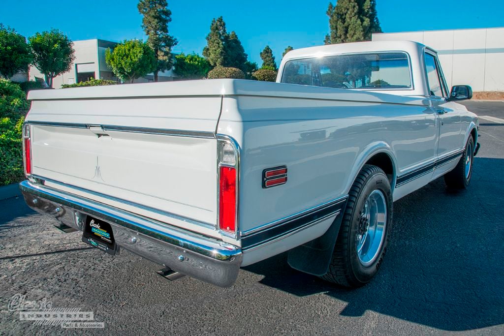 White '72 GMC 03